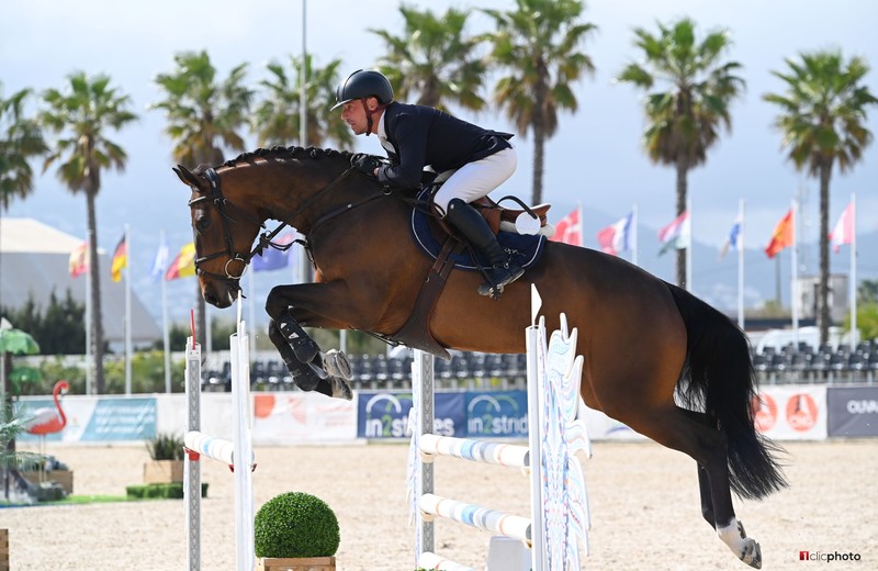 Kastafiore D.B. (Casallco x Diamant de Semilly)  bevestigt bij de 6 jarigen op de MET in Oliva (ESP). Zijn fokster Nicole Bouillart vertrouwde het paard toe aan Thierry Goffinet (fofo: 1clicphoto)