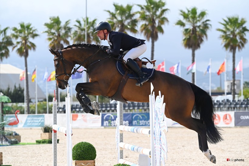 Kastafiore D.B. (Casallco x Diamant de Semilly)  bevestigt bij de 6 jarigen op de MET in Oliva (ESP). Zijn fokster Nicole Bouillart vertrouwde het paard toe aan Thierry Goffinet (fofo: 1clicphoto)