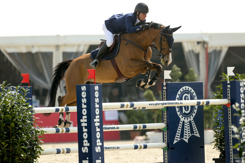 ANAYA DE STE-HERMELLE (E.O.) (Andiamo/Paladin des Ifs – breeder: Elevage de Ste-Hermelle in B-6181 Gouy-lez-Pieton) & Pedro Veniss (BRA) (picture (c) Hippofoto)