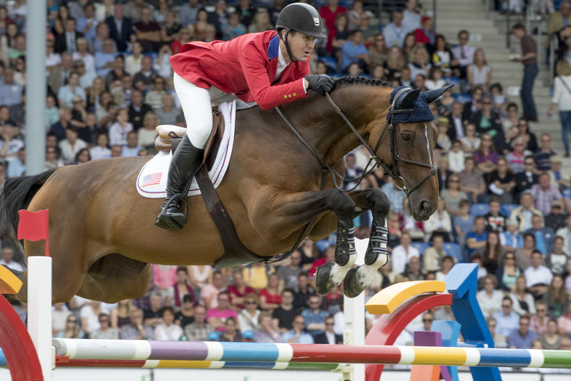 HH AZUR GARDEN’S HORSES (E.O.) (Thunder vd Zuuthoeve/Sir lui – naisseur: N. Beaufort à B-8600 Pervijze) sous la selle de McLain Ward, l'une des prétendantes au titre (photo (c) Hippofoto)