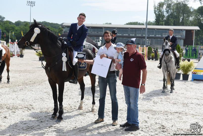 La famille Duquenne réunie autour d'une victoire "du Marais".