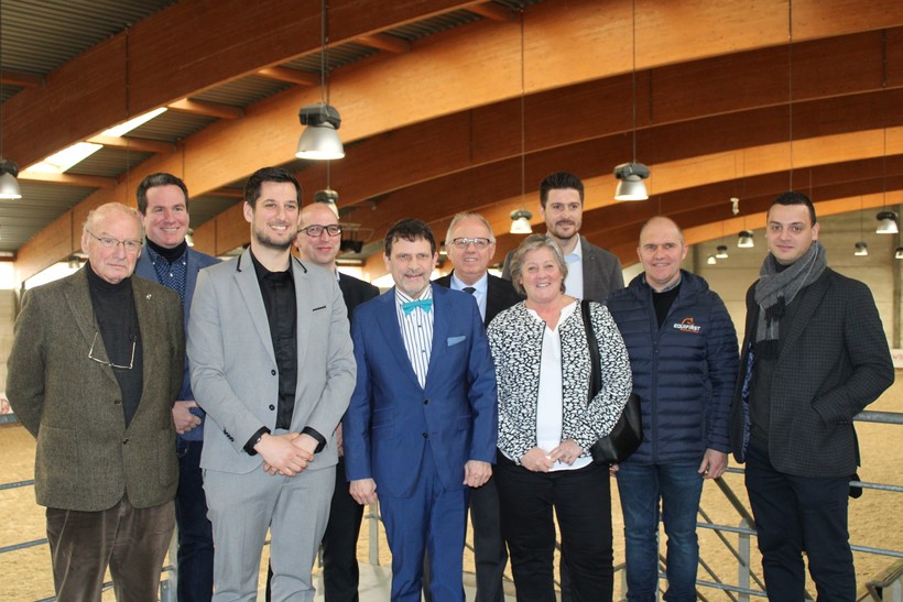 De g. à d.: Eugène MATHY (président LEWB et Cercle Equestre de Gesves), Philippe BUSCHEN (Directeur IPES Province de Namur), le Ministre Adrien DOLIMONT, Jean-Alexandre VERDONCK (Inspecteur Général APEF), le Député provincial Richard FOURNAUX, Marc PIERSON (Secrétaire général SBS), la Députée provinciale Geneviève LAZARON, Xavier MULLENS (chef de cabinet du Député provincial Richard Fournaux), Ludovic WAUTHY (Responsable Technique E.P.E.E.G.) et David AKINCI (Attaché de Direction E.P.E.E.G) (Photo: SBS)