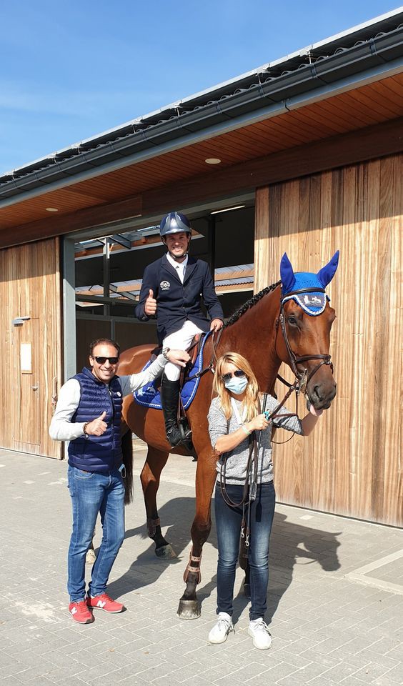 Photo : IZE-CŒUR DE BELLIGNIES (Diamant de Bellignies x Ogano Sitte) et Bertrand Genin se classent 5ème à la finale des 6 ans du Championnat belge des Jeunes Chevaux, sur 1.30m (DR)