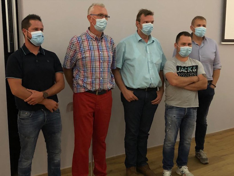 De nieuwe verkozen beheerders. Van links naar rechts: Ludovic HAMMER, Francis CARLENS, Jan STERKX, Christophe MAYERUS en Benoît DEVILLERS. Annick LANGENSCHEID ontbreekt op de foto.